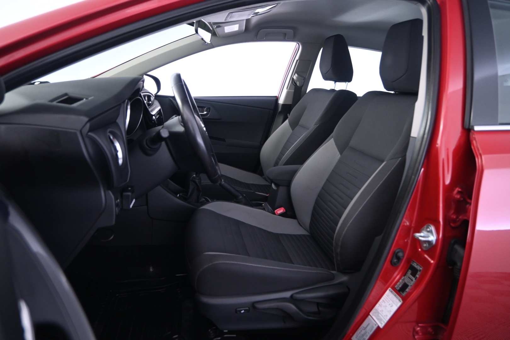 TOYOTA Auris 2015