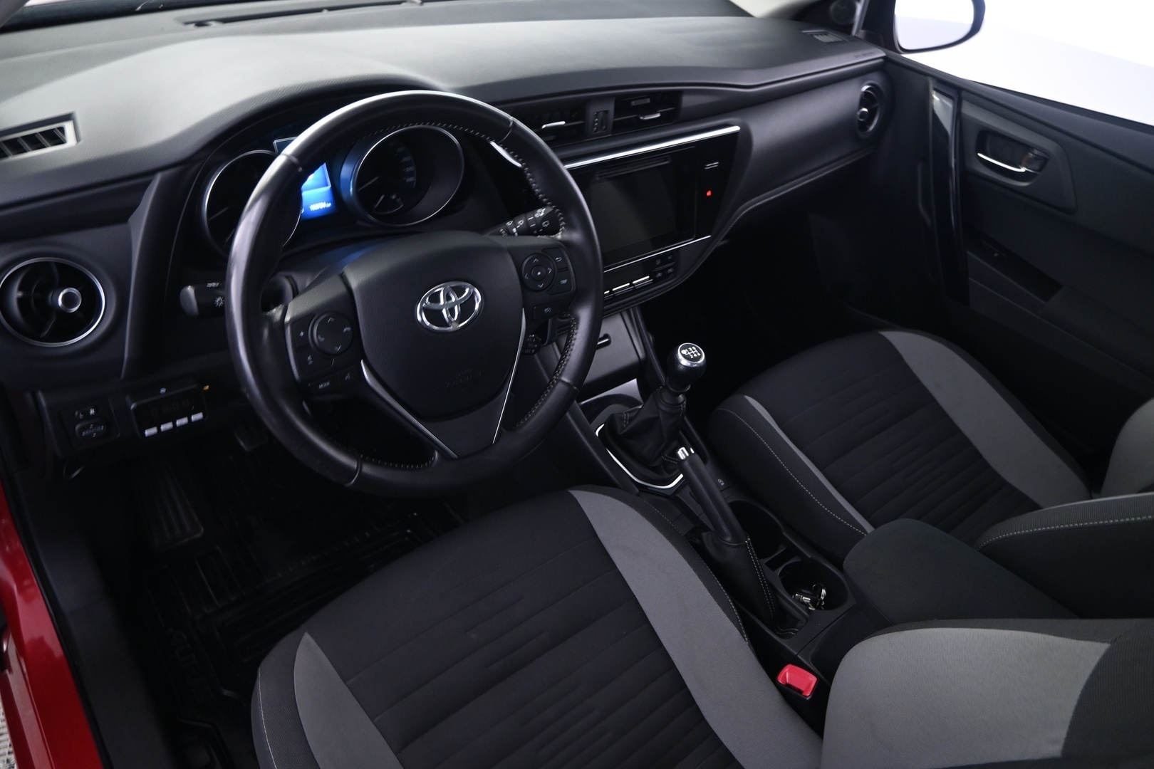 TOYOTA Auris 2015