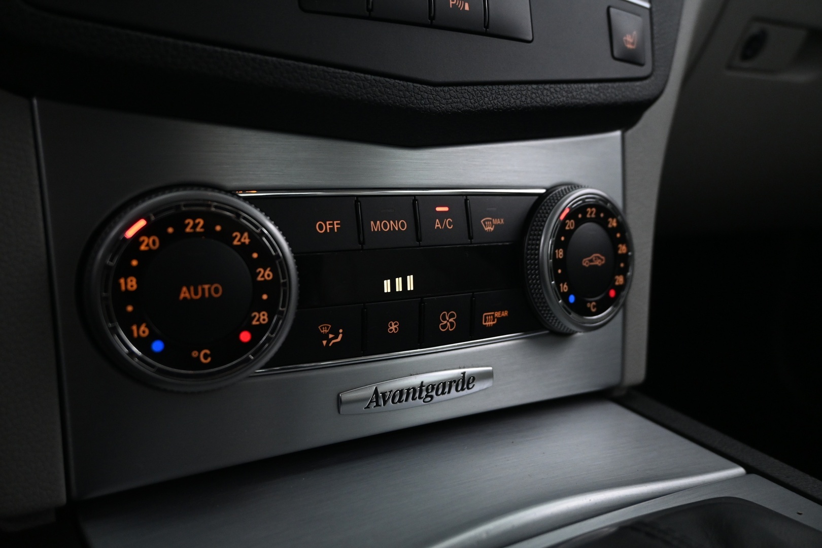 MERCEDES-BENZ C 2011