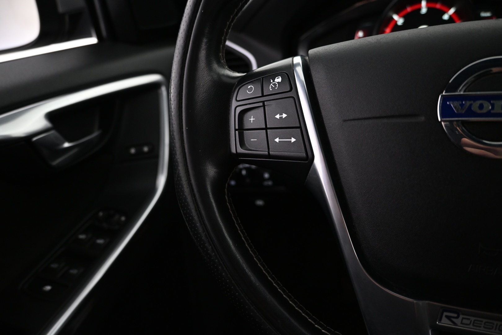 VOLVO XC60 2017