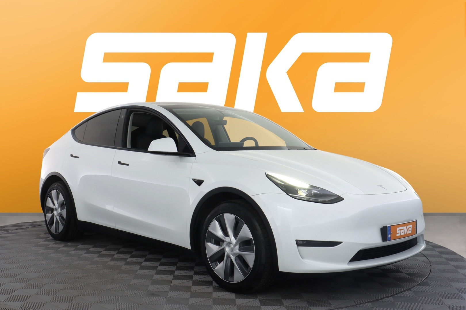 TESLA Model Y 2024