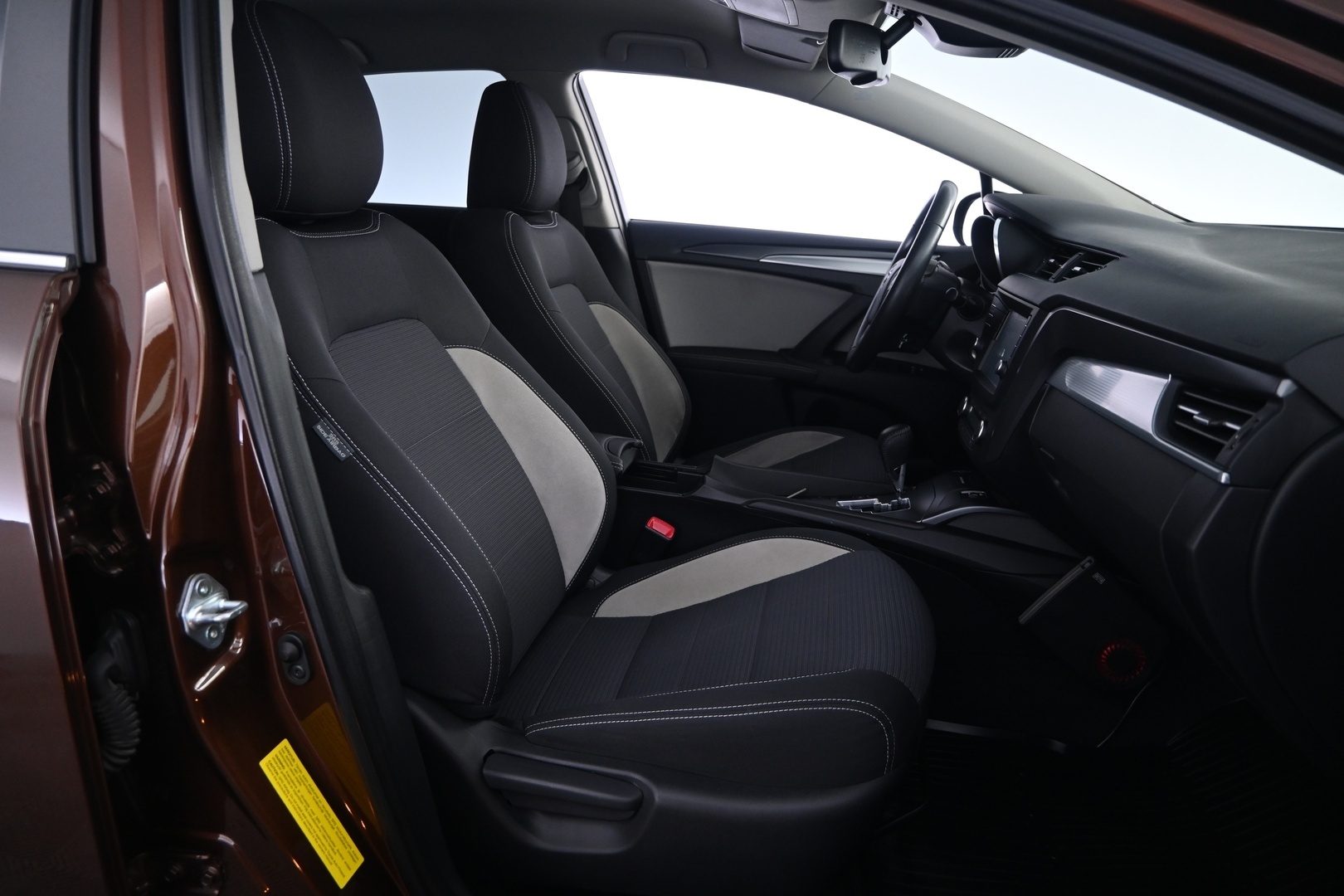 TOYOTA Avensis 2016