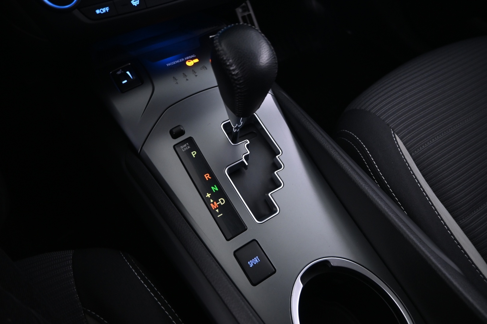 TOYOTA Avensis 2016