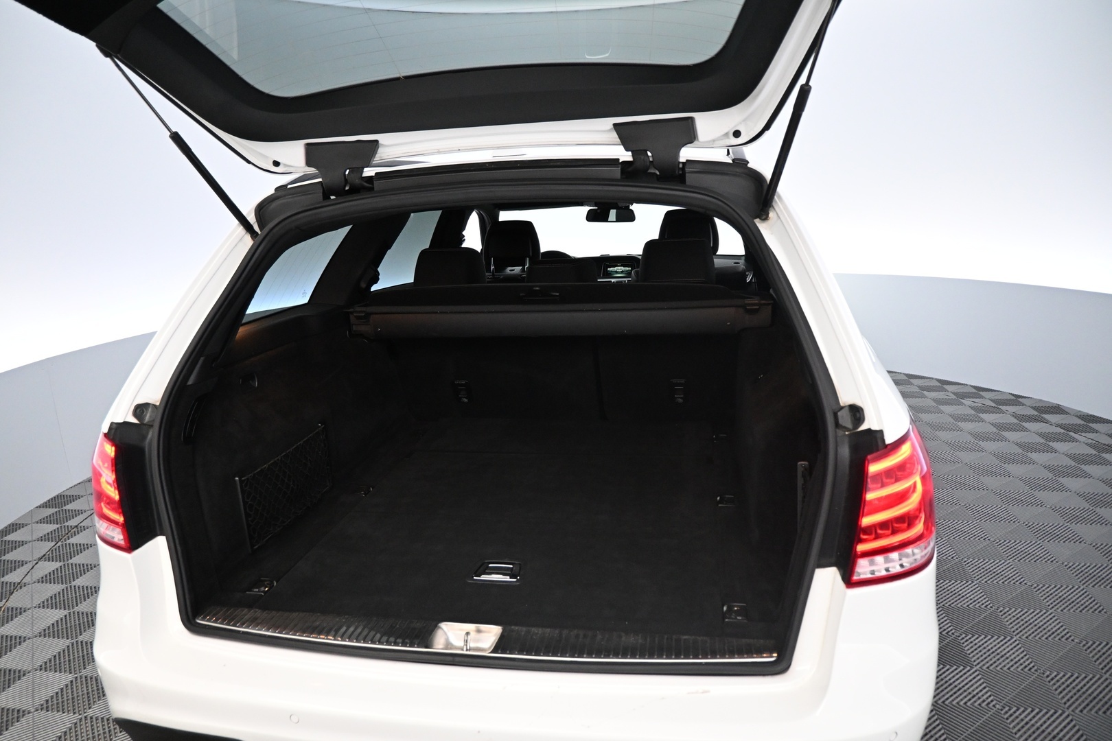 MERCEDES-BENZ E 2016