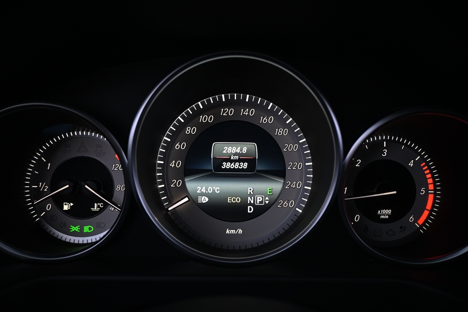 MERCEDES-BENZ E 2016