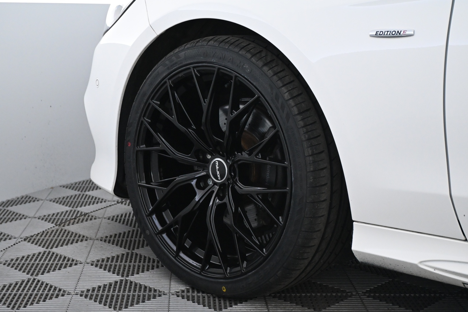 MERCEDES-BENZ E 2016