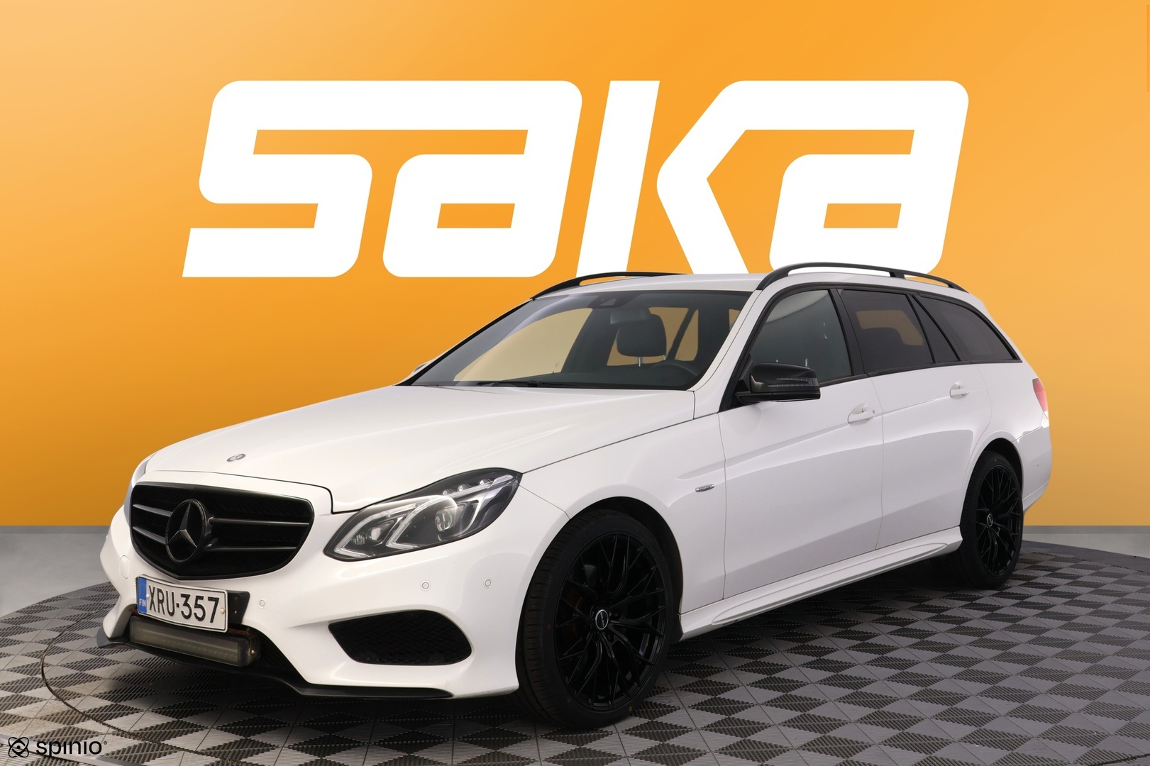 MERCEDES-BENZ E 2016