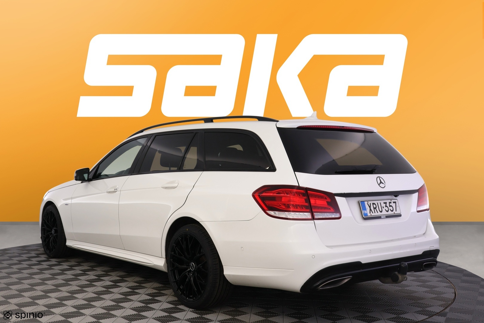 MERCEDES-BENZ E 2016