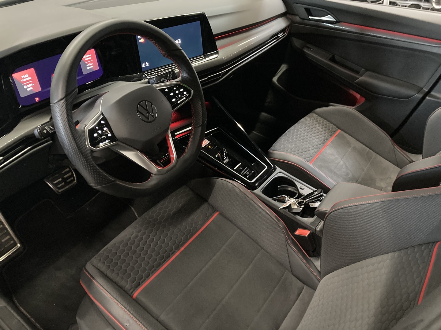 VOLKSWAGEN Golf 2024