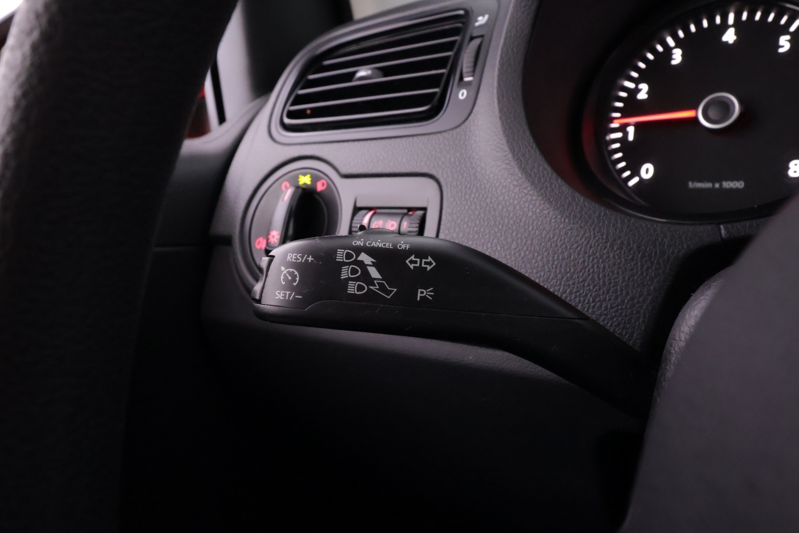 VOLKSWAGEN Polo 2014