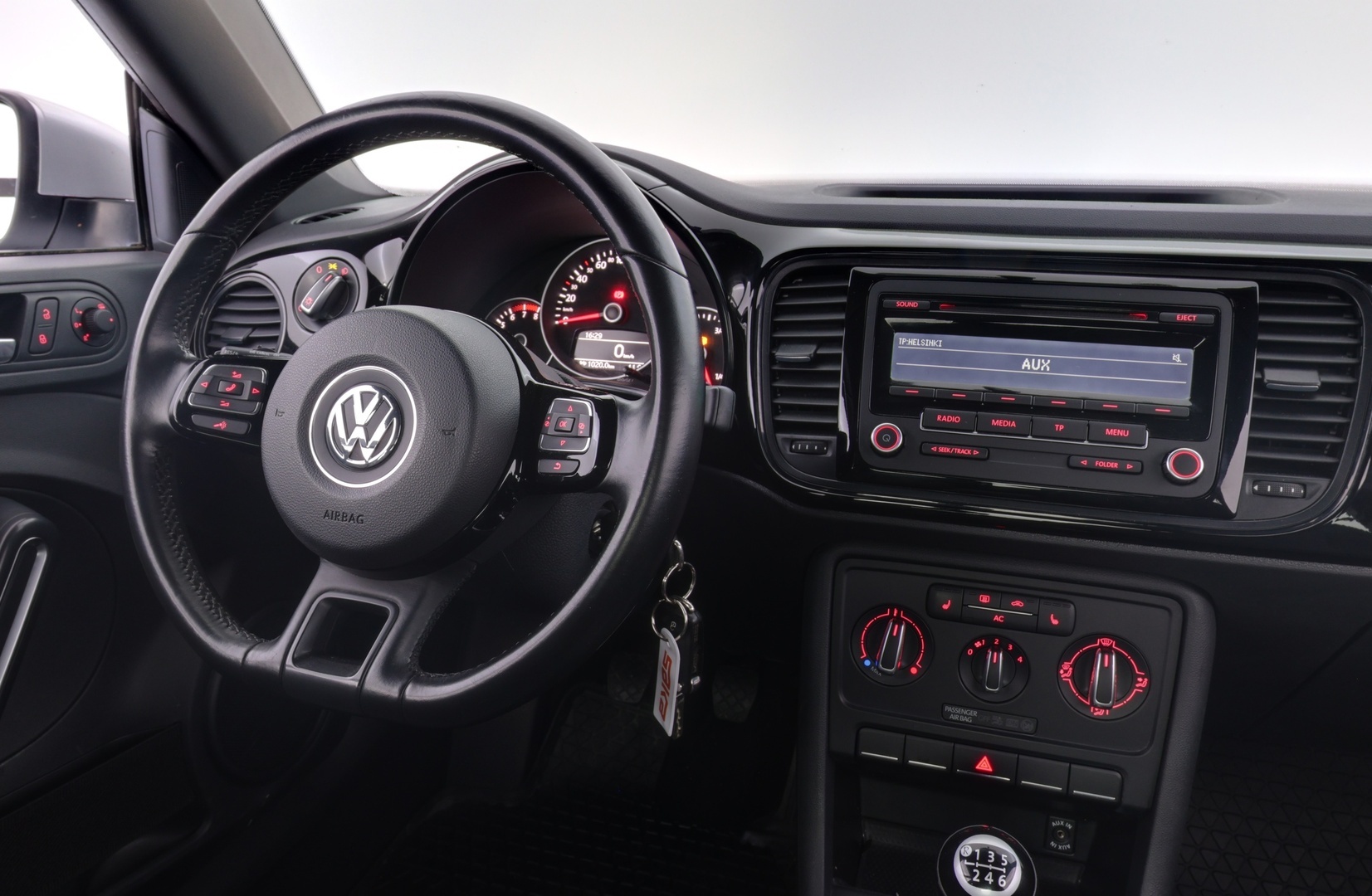 VOLKSWAGEN Beetle 2012