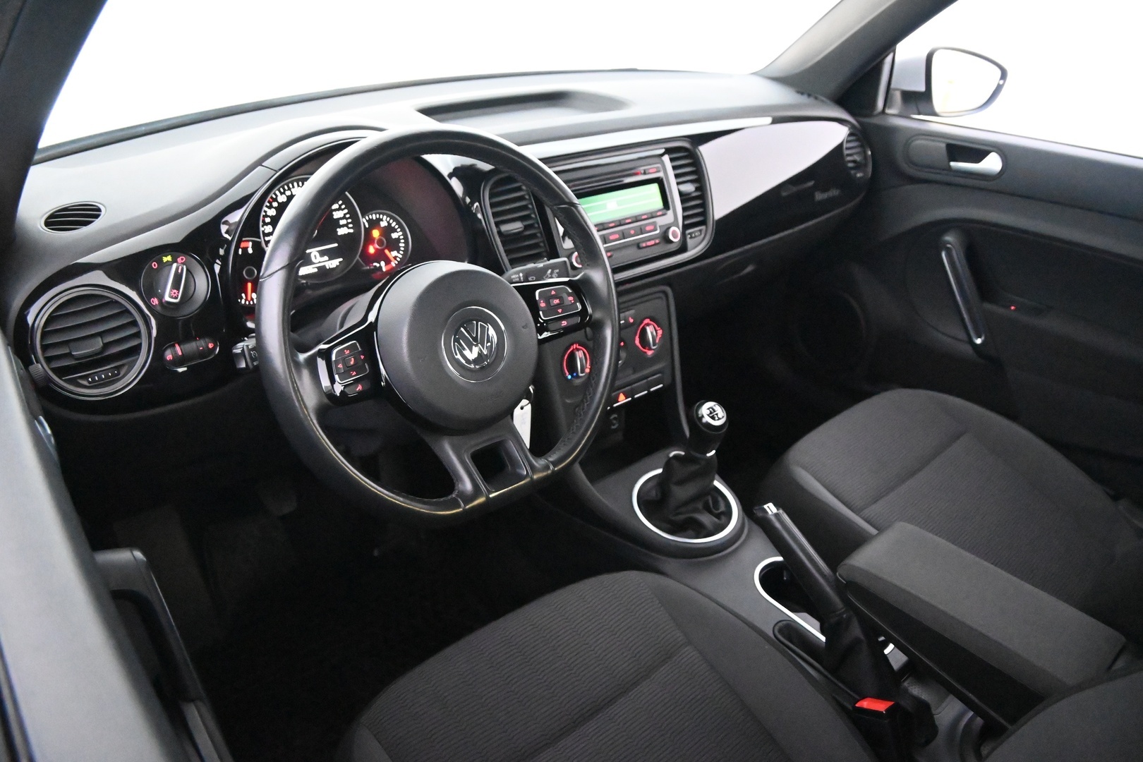 VOLKSWAGEN Beetle 2012