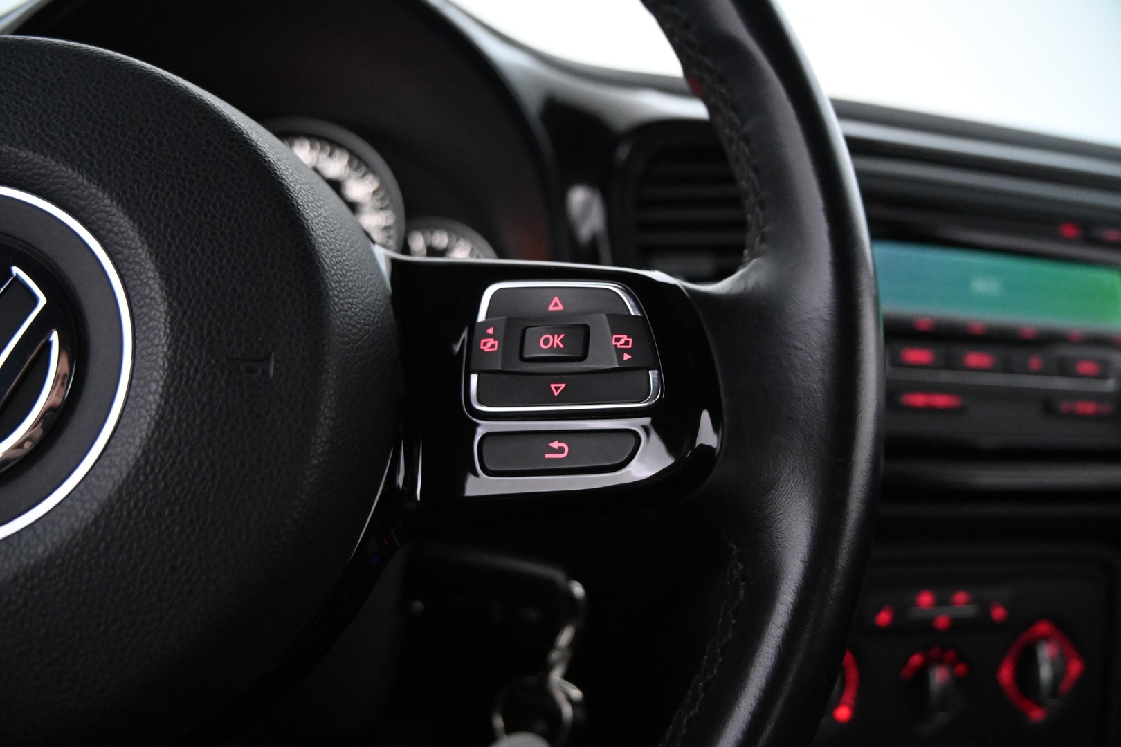 VOLKSWAGEN Beetle 2012