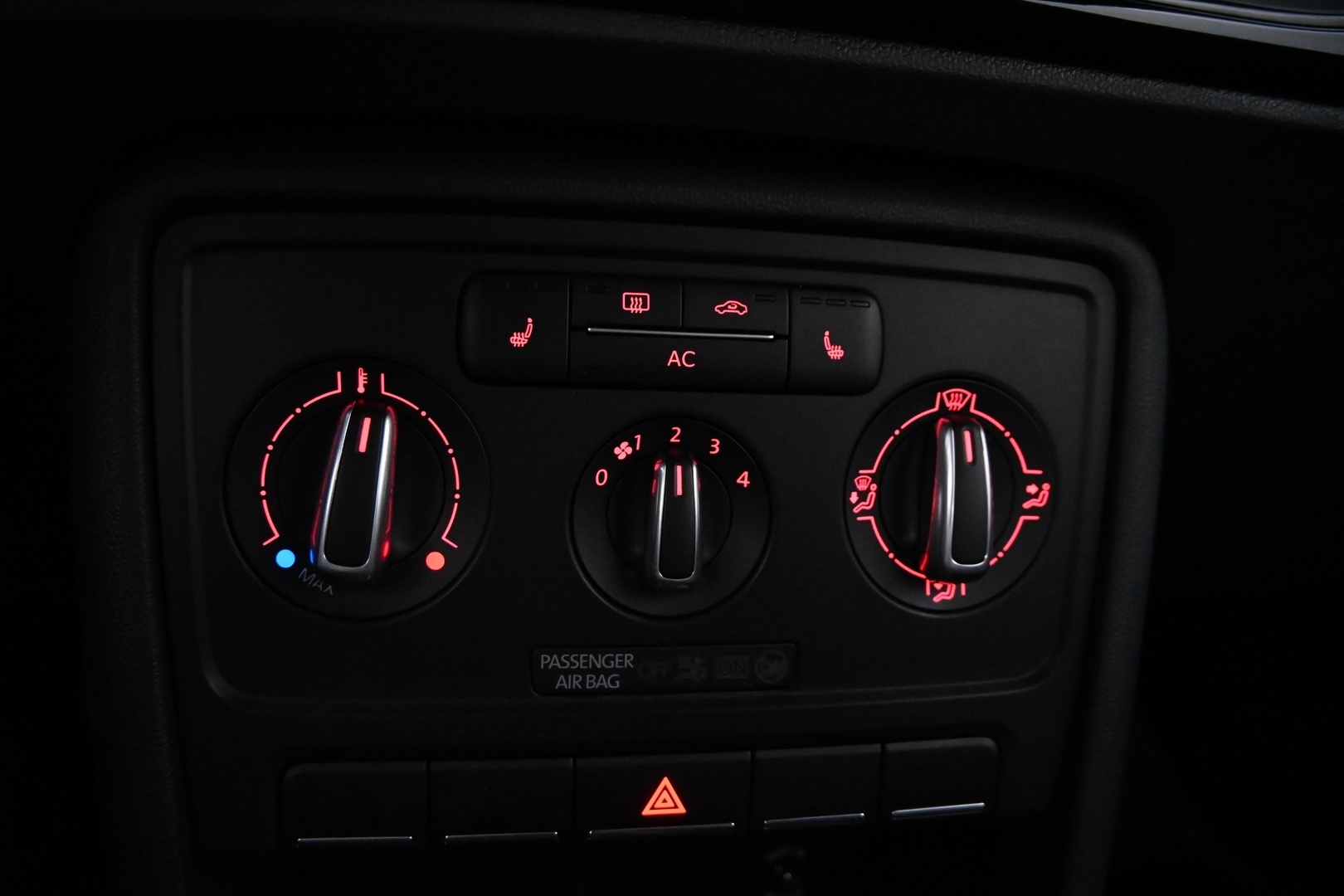 VOLKSWAGEN Beetle 2012