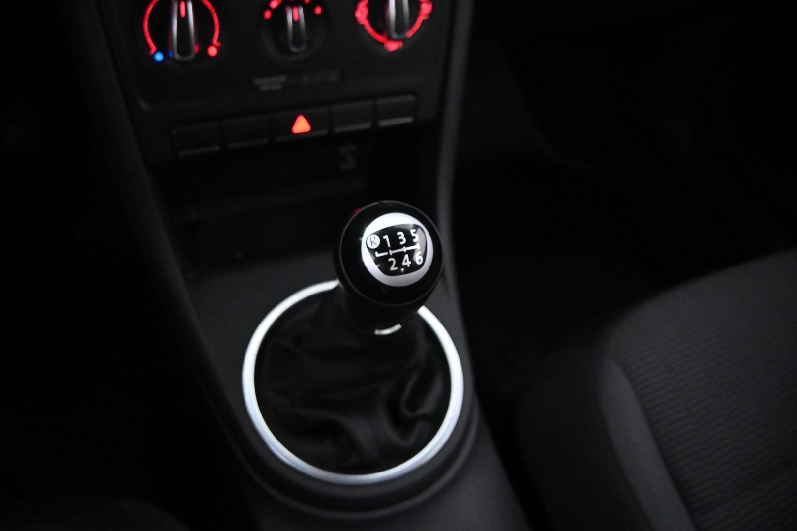 VOLKSWAGEN Beetle 2012