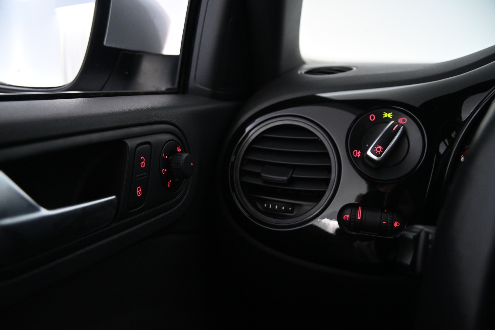 VOLKSWAGEN Beetle 2012