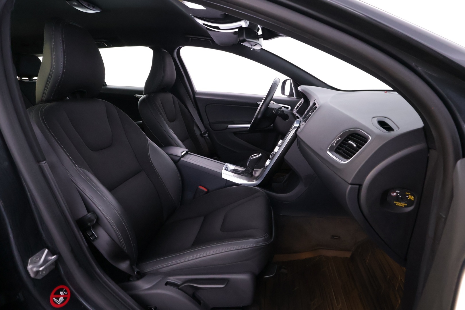VOLVO V60 2015