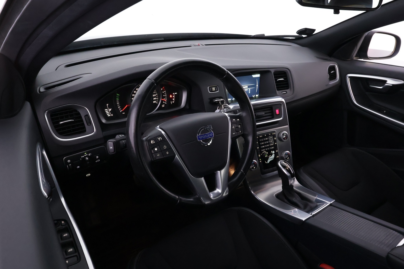 VOLVO V60 2015