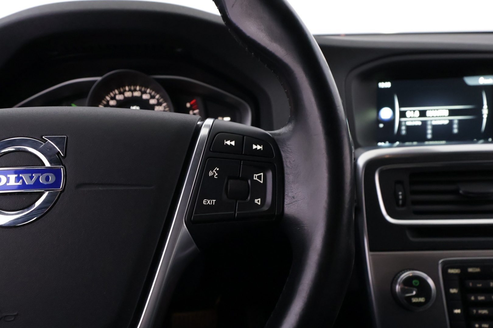 VOLVO V60 2015