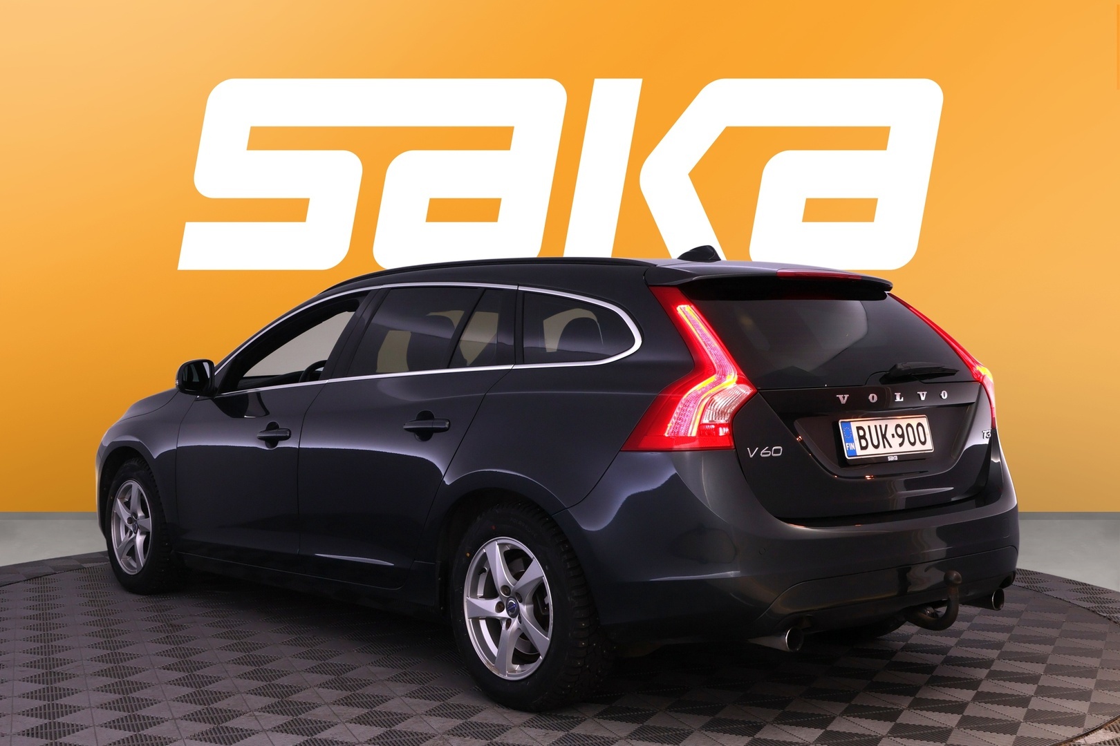 VOLVO V60 2015