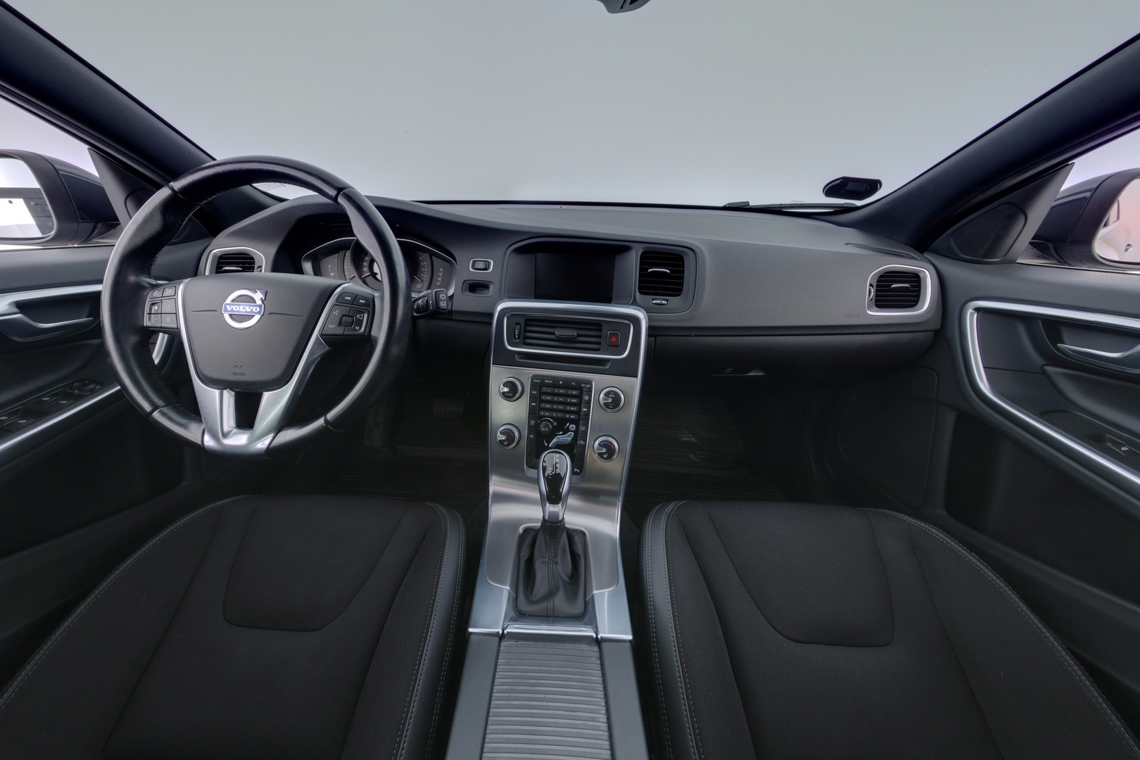 VOLVO V60 2015