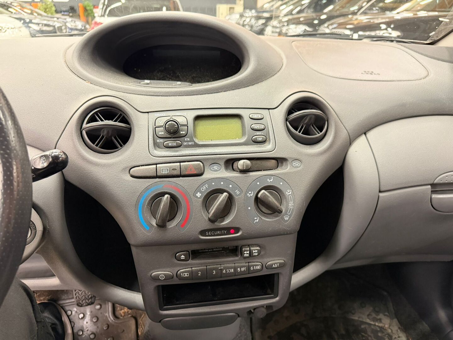 TOYOTA Yaris 2000