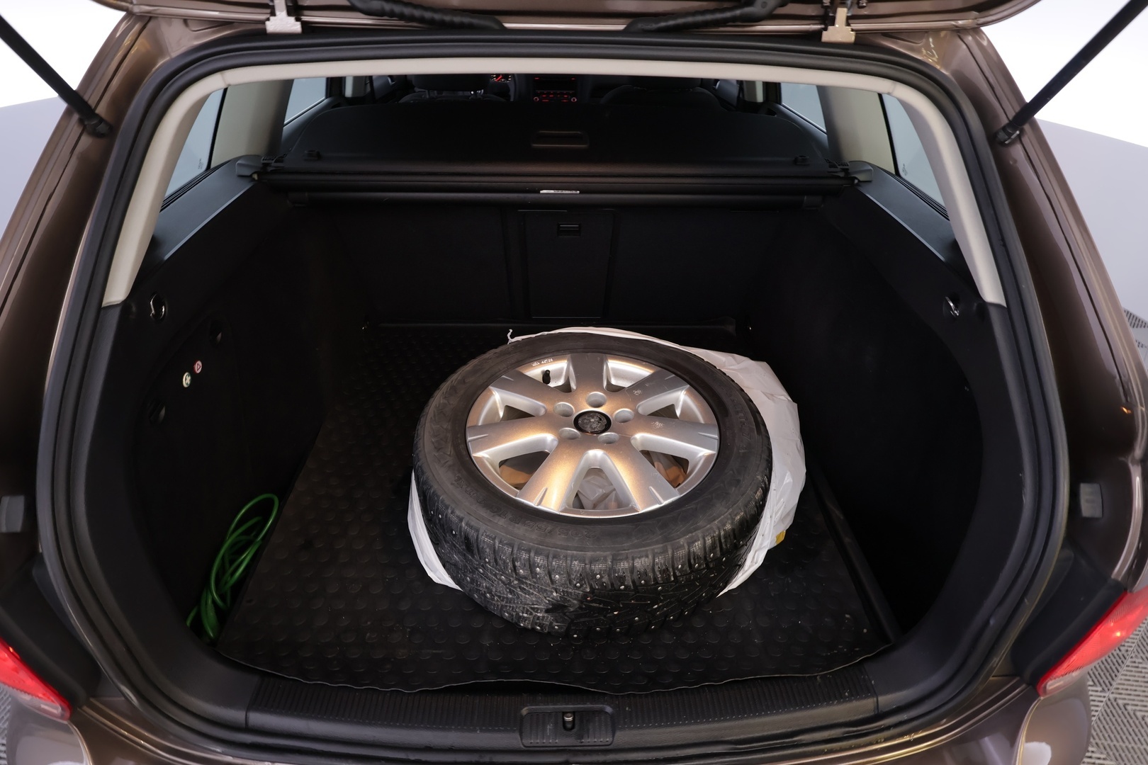 VOLKSWAGEN Golf 2012
