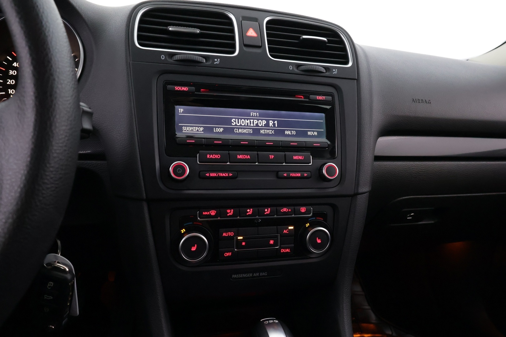VOLKSWAGEN Golf 2012