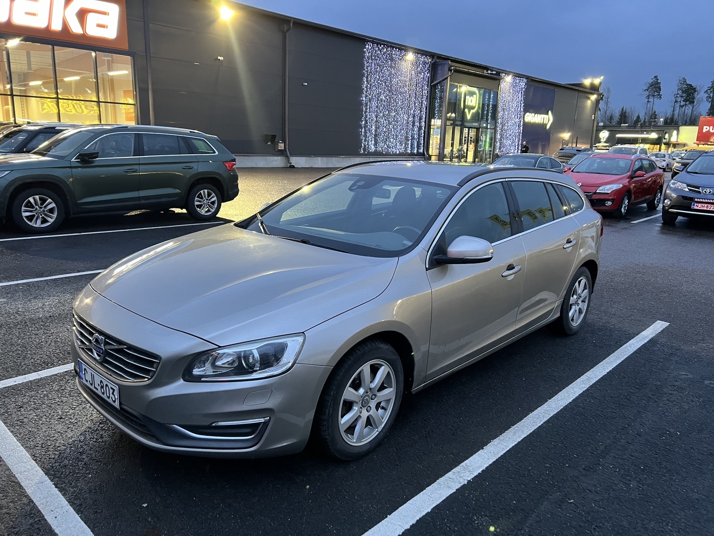 VOLVO V60 2015