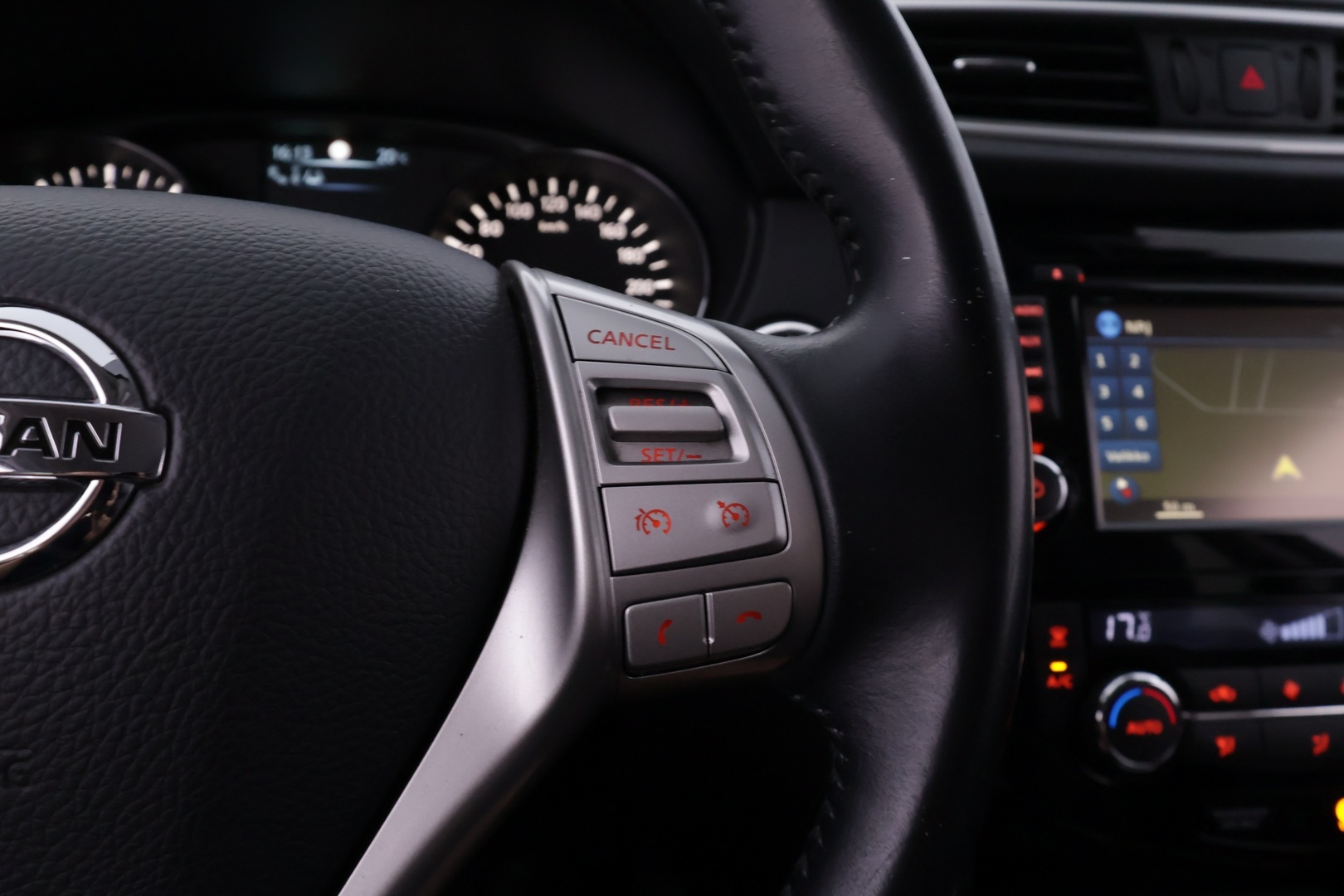 NISSAN Qashqai 2016