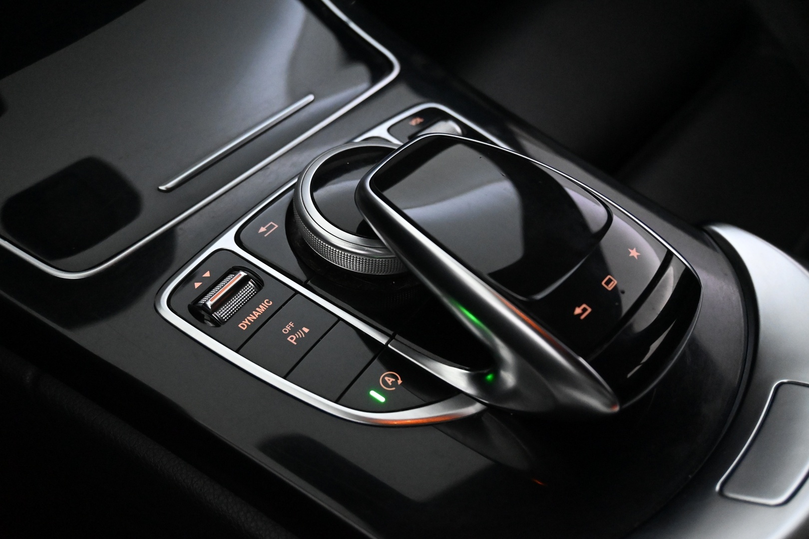 MERCEDES-BENZ C 2015