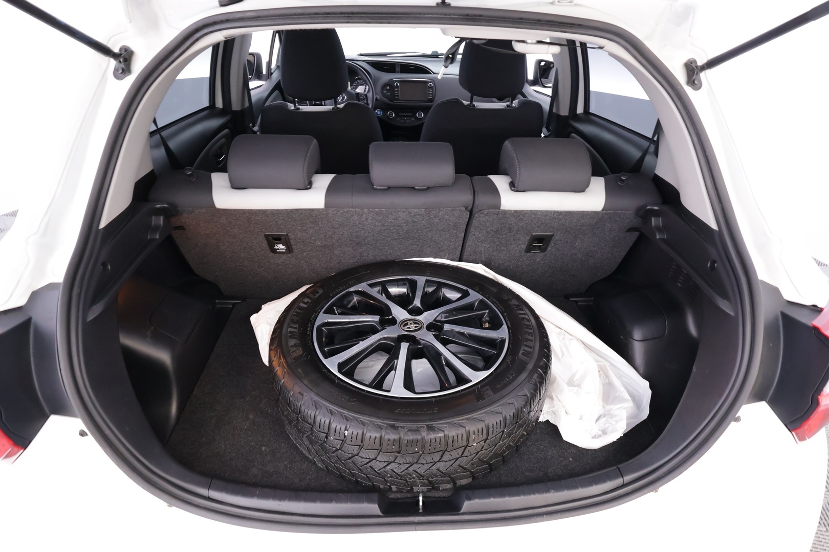 TOYOTA Yaris 2019