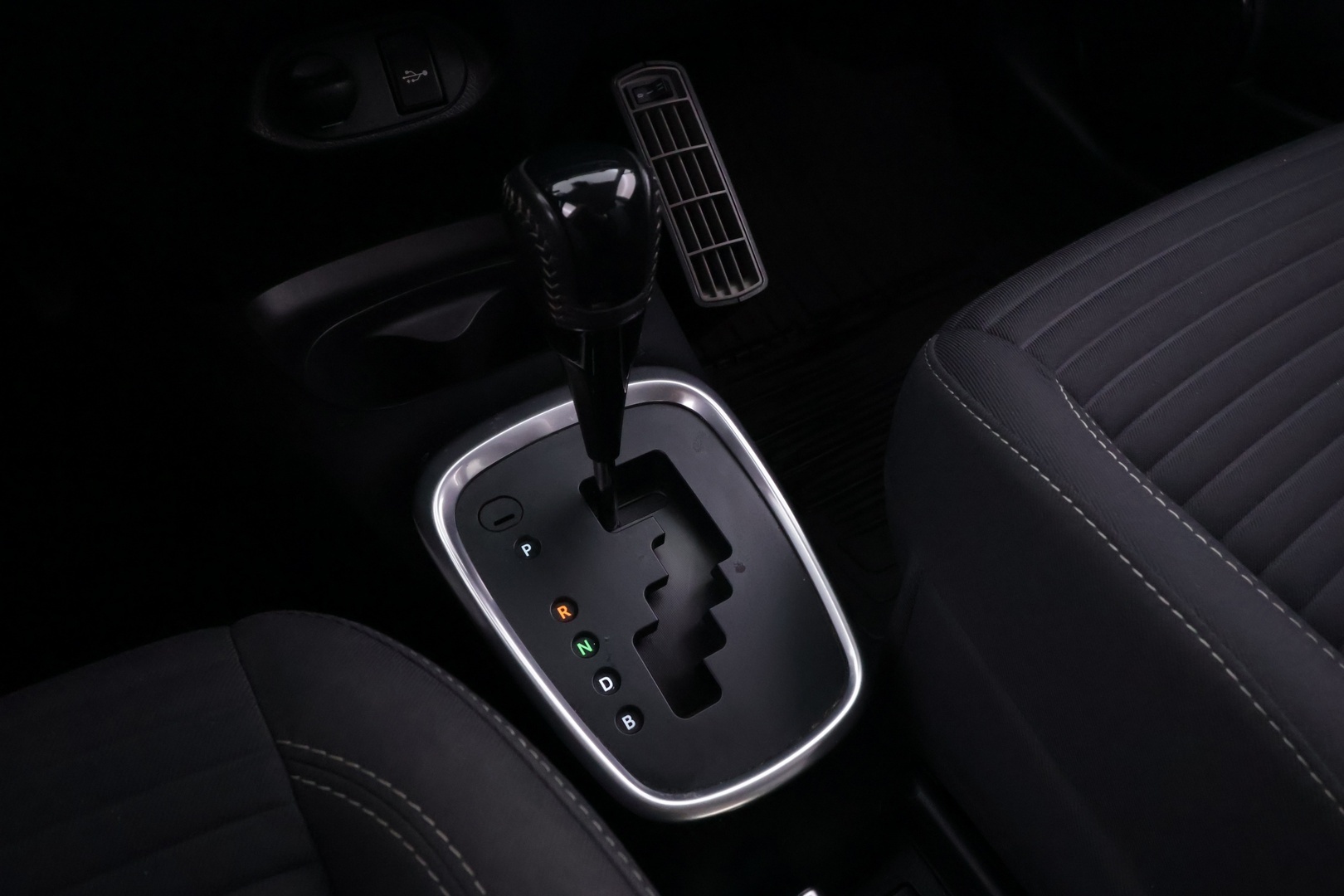 TOYOTA Yaris 2019