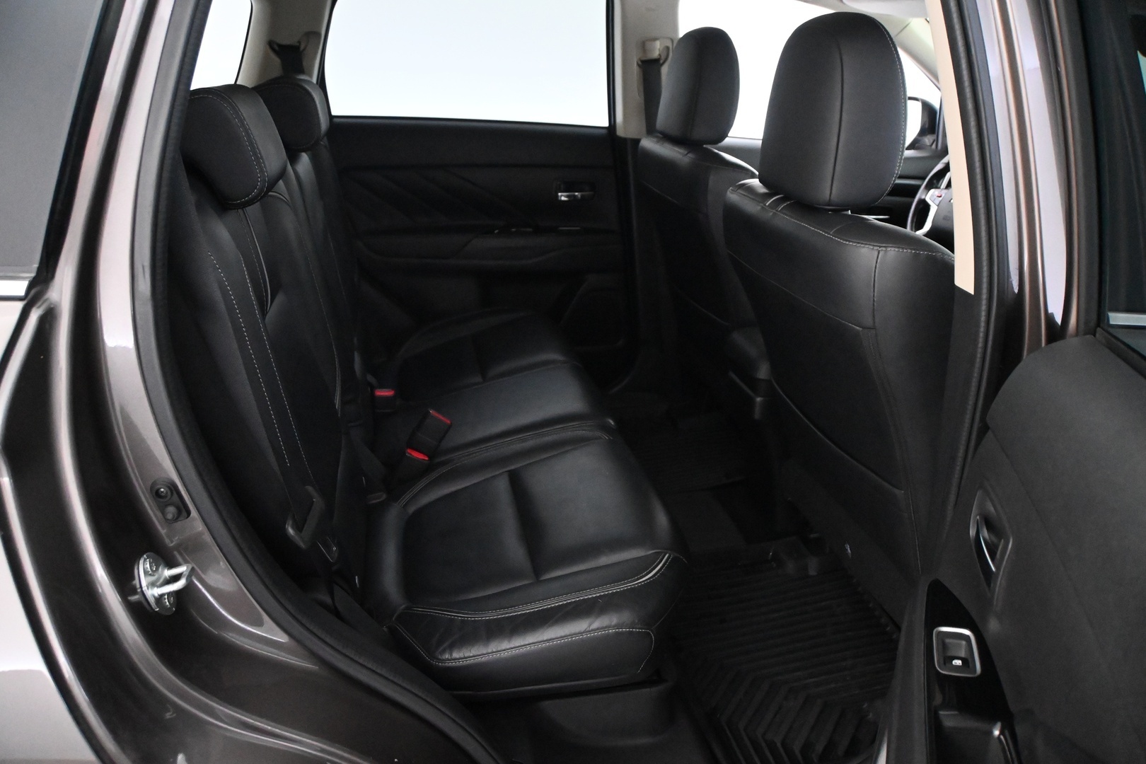 MITSUBISHI Outlander PHEV 2016