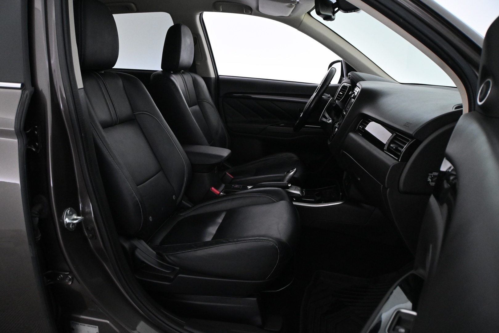 MITSUBISHI Outlander PHEV 2016