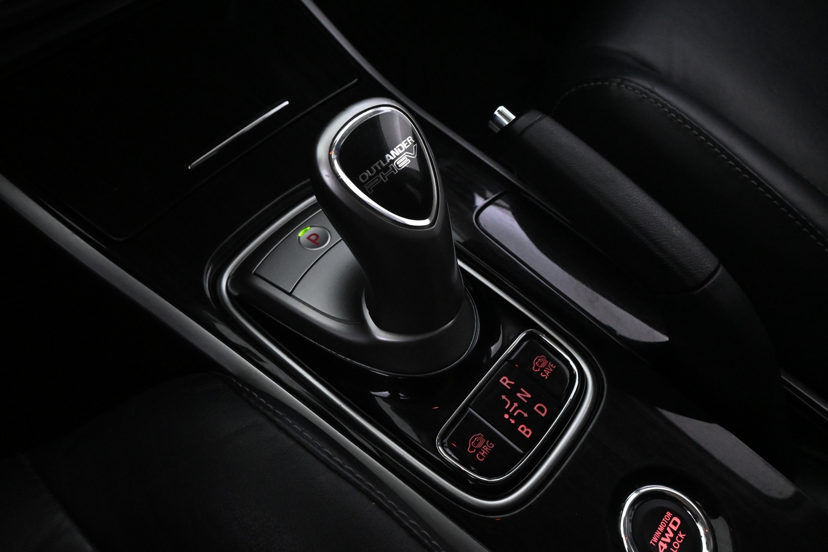 MITSUBISHI Outlander PHEV 2016