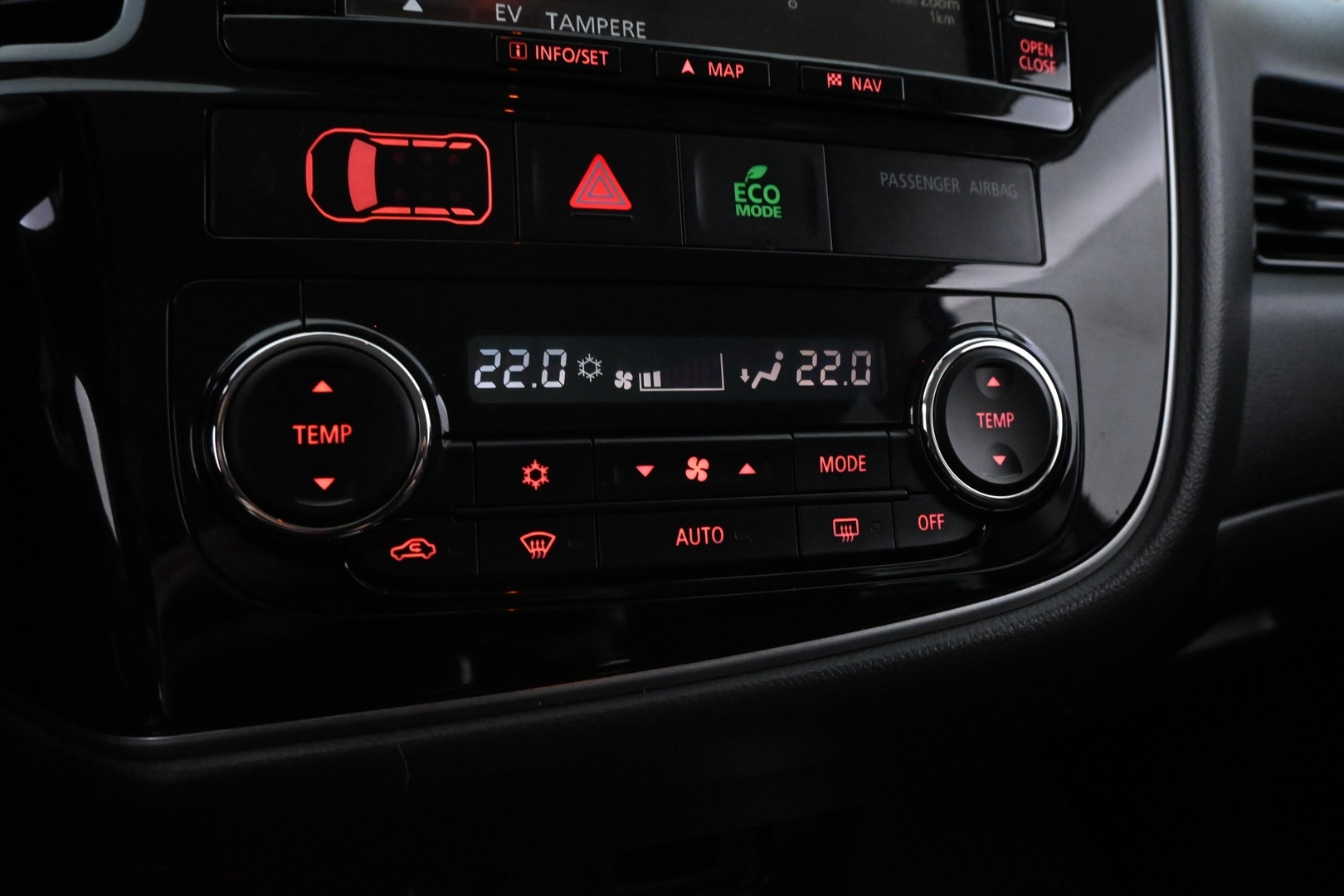 MITSUBISHI Outlander PHEV 2016