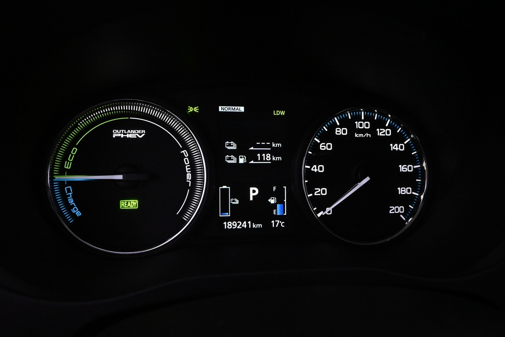 MITSUBISHI Outlander PHEV 2016