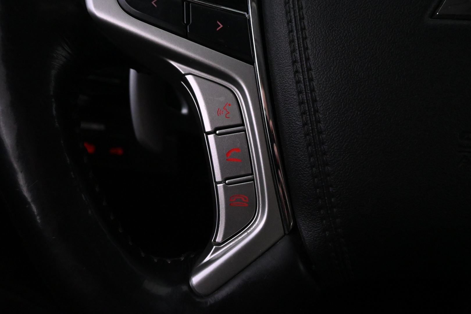 MITSUBISHI Outlander PHEV 2016