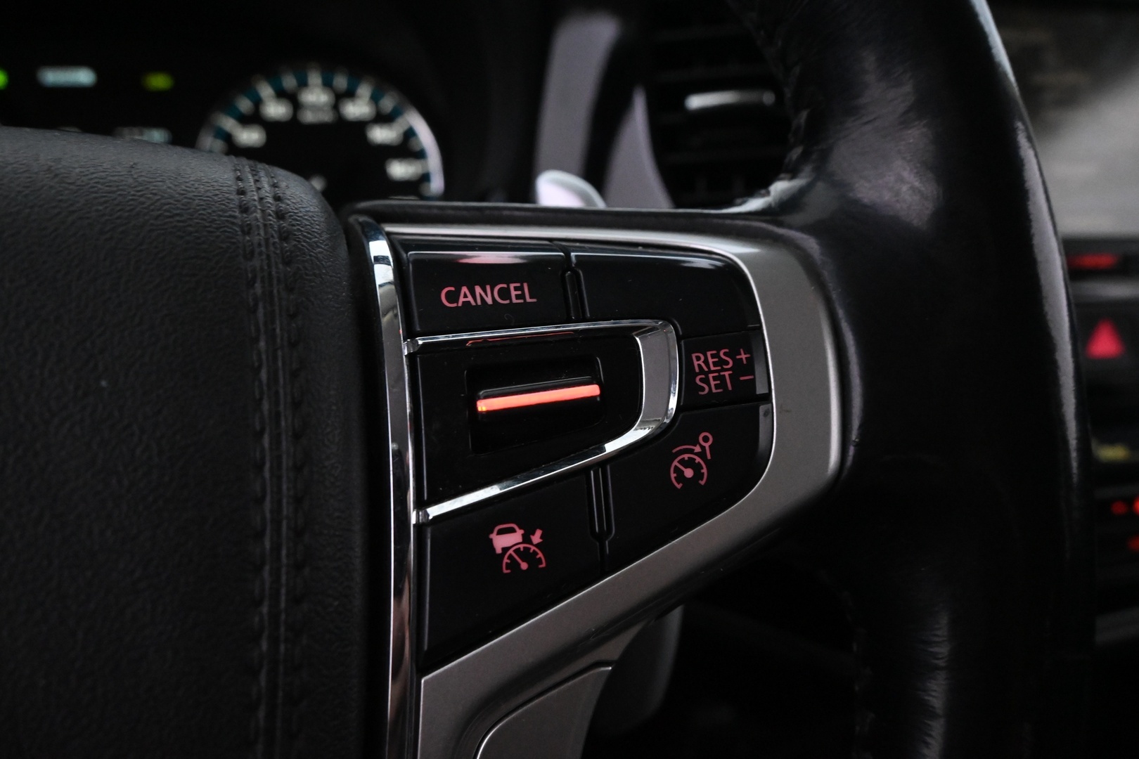 MITSUBISHI Outlander PHEV 2016