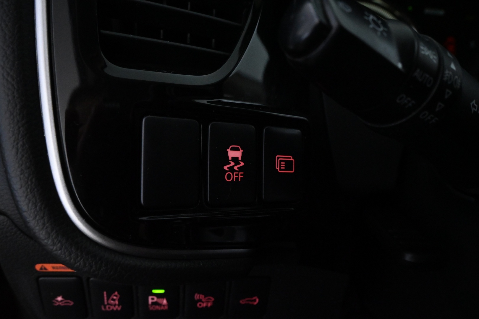 MITSUBISHI Outlander PHEV 2016