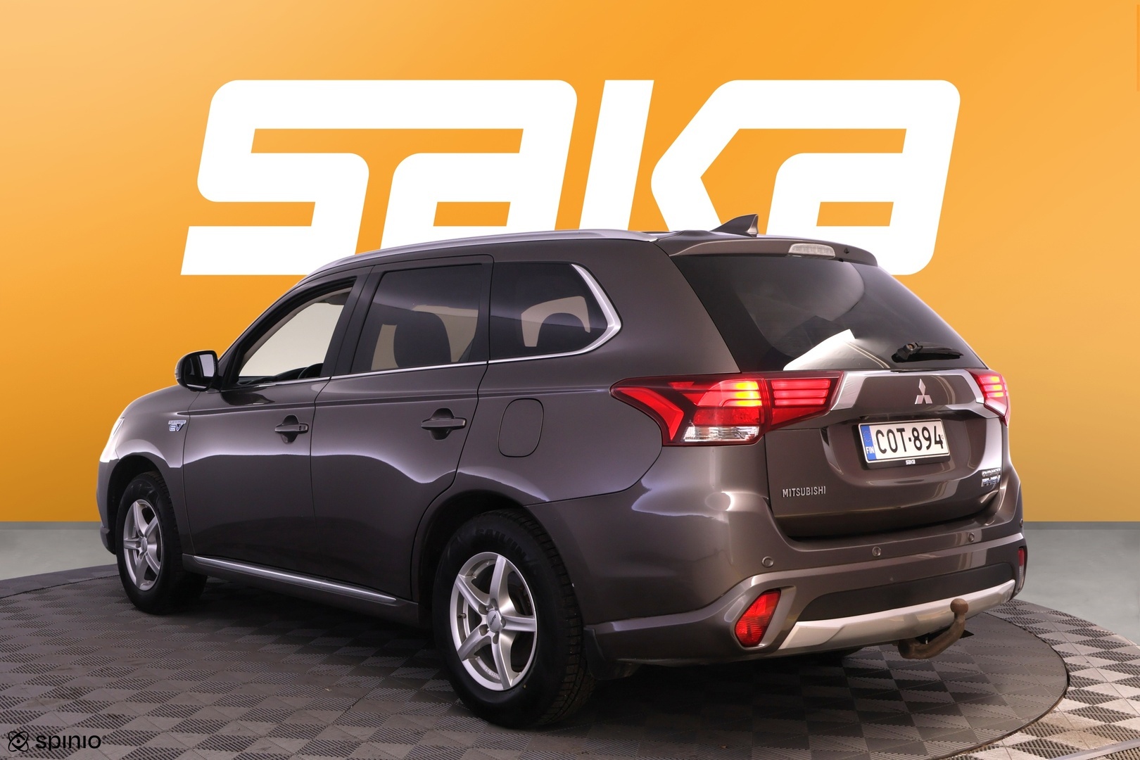 MITSUBISHI Outlander PHEV 2016