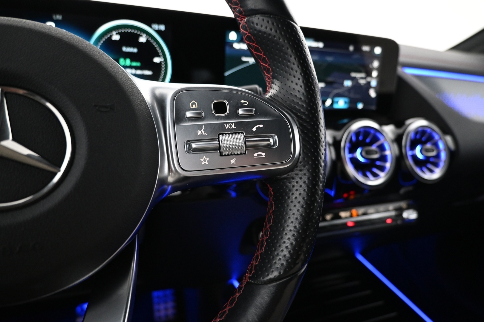 MERCEDES-BENZ EQA 2022