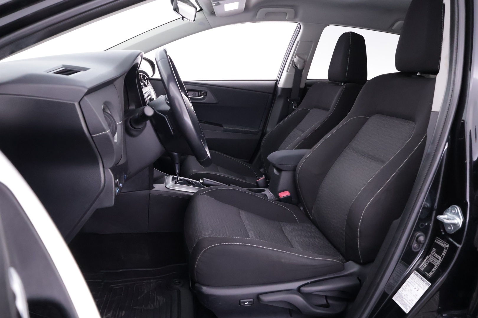 TOYOTA Auris 2015