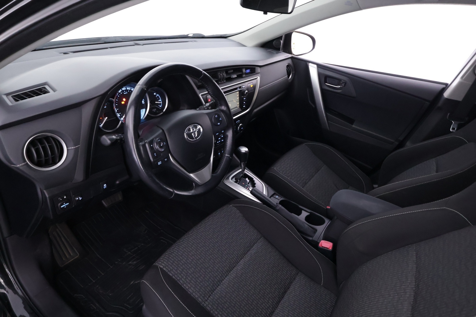 TOYOTA Auris 2015