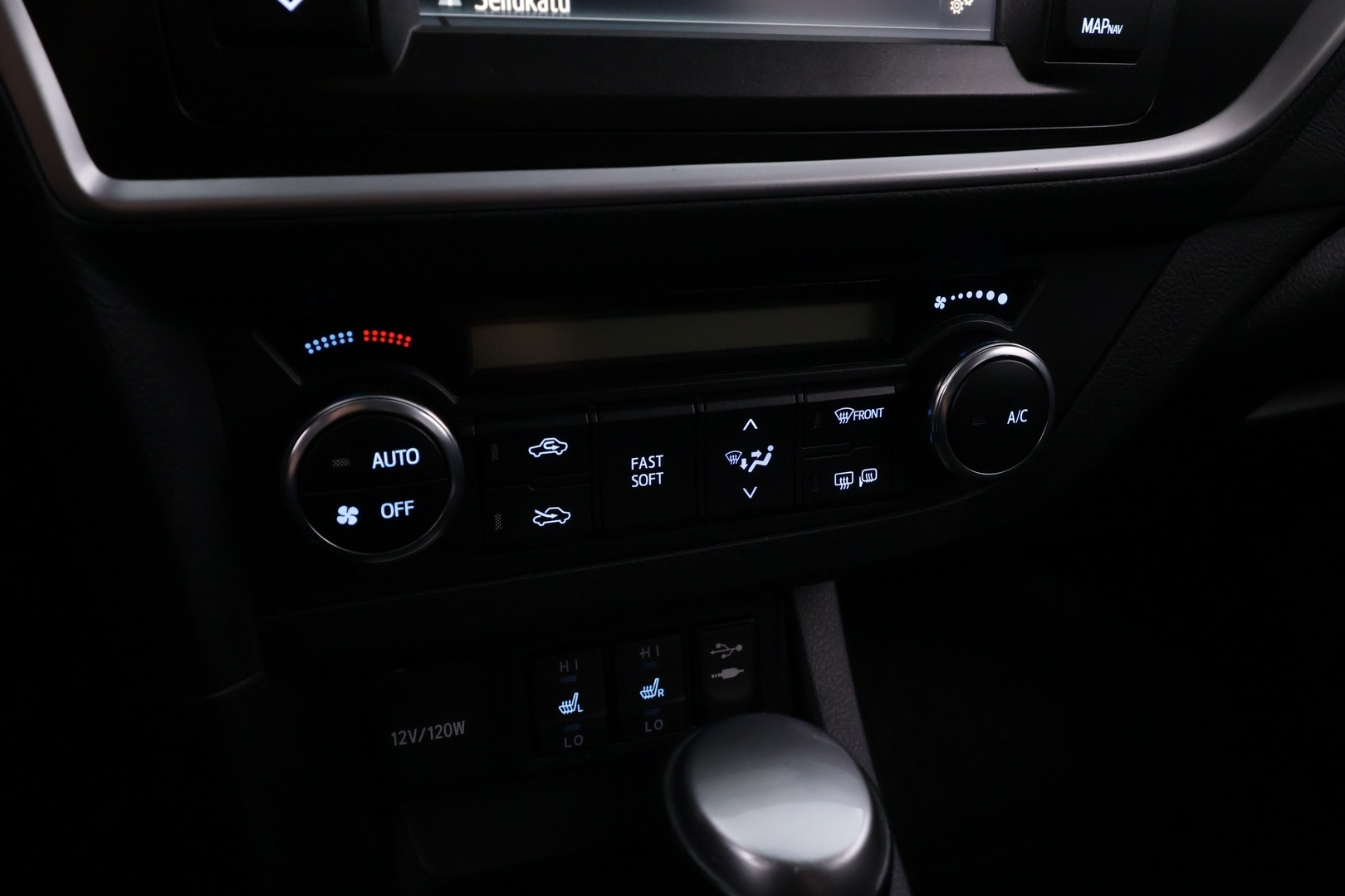 TOYOTA Auris 2015