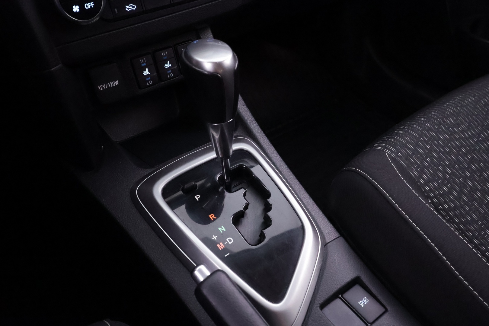 TOYOTA Auris 2015