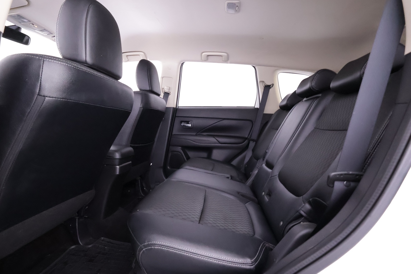 MITSUBISHI Outlander 2015
