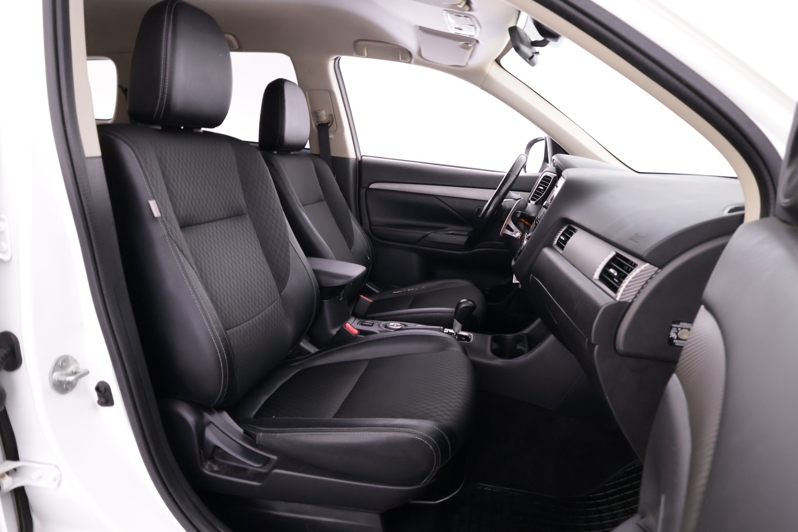 MITSUBISHI Outlander 2015
