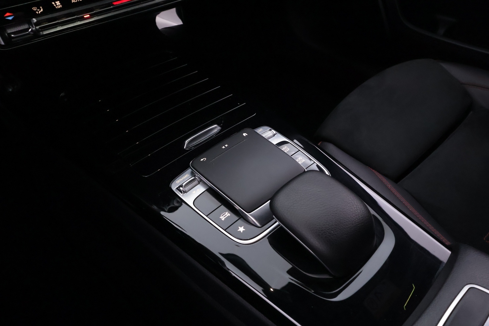 MERCEDES-BENZ A 2019